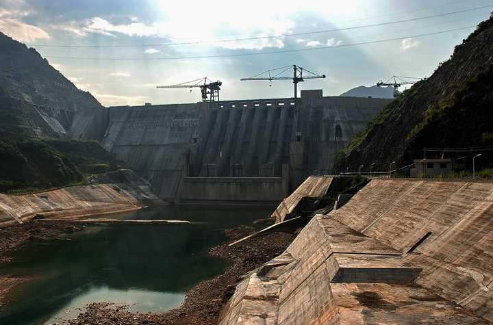 居龙滩水电站