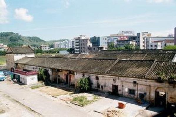 龙和世居