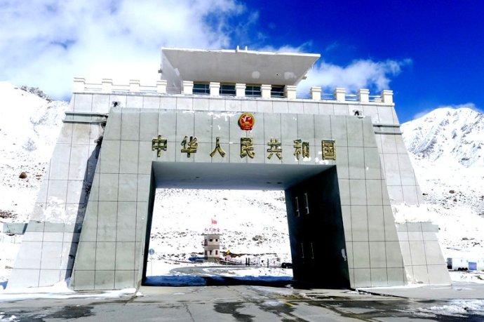中国红其拉甫国门